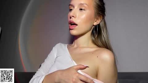 Elysia online show from October 23, 10:05 pm