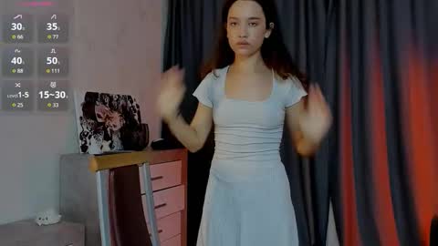 Snapshot of emeliareaper chatting on September 28, 5:18 pm Emelia online show from September 28, 5:18 pm