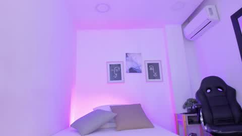 emelie_89 online show from February 19, 12:22 pm