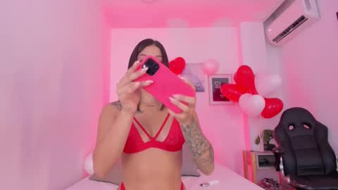 emelie_89 online show from February 14, 12:03 pm