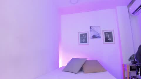 emelie_89 online show from February 8, 11:44 am