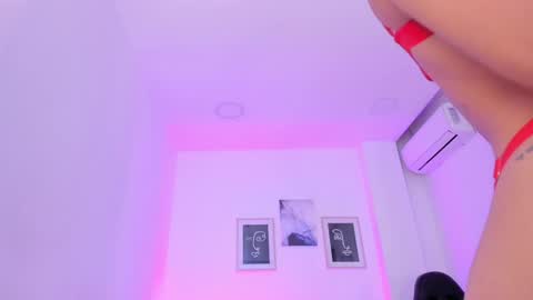 emelie_89 online show from March 4, 12:01 pm