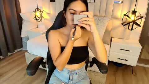 Snapshot of emelie_ch_ chatting on October 28, 11:42 pm Emily  online show from October 28, 11:42 pm