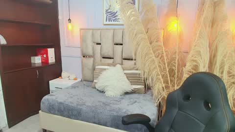 Snapshot of emelie_ch_ chatting on January 16, 1:16 am Emily  online show from January 16, 1:16 am