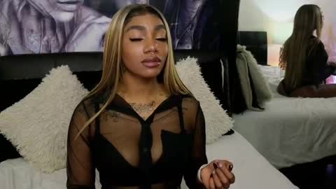 anyelii  online show from November 5, 5:56 am