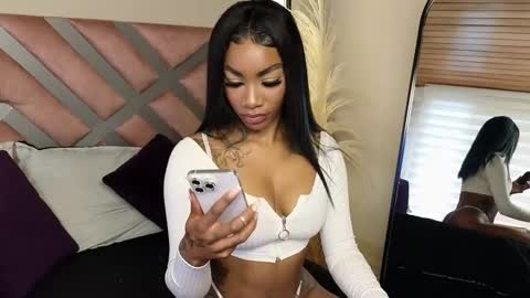 Snapshot of emely_brandon_ chatting on March 7, 4:00 pm anyelii online show from March 7, 4:00 pm