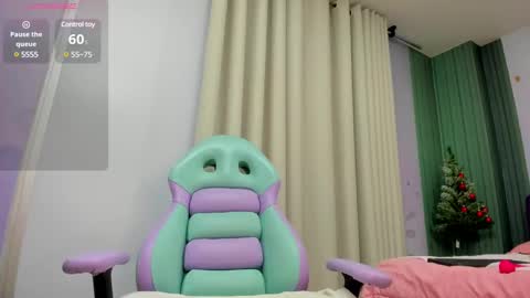 Snapshot of emelyross_ chatting on December 18, 12:54 am emely ross online show from December 18, 12:54 am