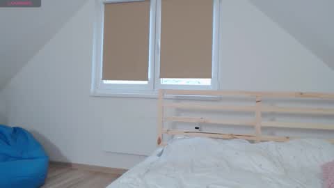 just me online show from November 15, 12:28 pm