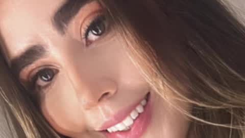 Snapshot of emi_royse chatting on September 17, 12:52 am emi_royse online show from September 17, 12:52 am