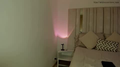 Snapshot of emi_royse chatting on December 17, 5:58 pm emi_royse online show from December 17, 5:58 pm