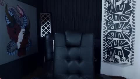 Snapshot of emiantonella_ chatting on February 18, 3:54 pm Antonella online show from February 18, 3:54 pm