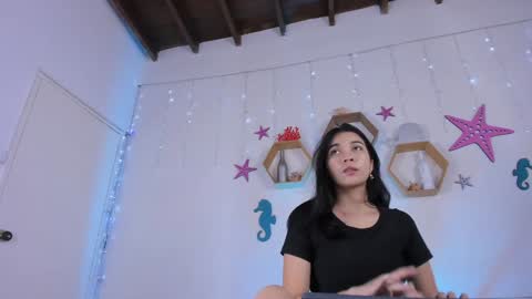 Snapshot of emiily_parkerr chatting on December 12, 3:10 am Emily online show from December 12, 3:10 am
