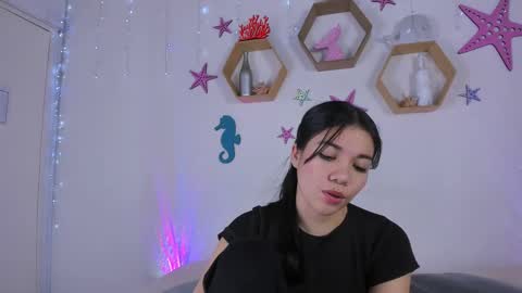 Snapshot of emiily_parkerr chatting on March 6, 3:02 am Emily online show from March 6, 3:02 am