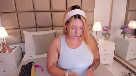 EMILY ROBERTS online show from March 7, 3:19 am