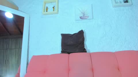 Snapshot of emiily_s chatting on January 18, 12:04 pm Emily online show from January 18, 12:04 pm