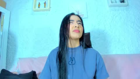Snapshot of emiily_s chatting on February 15, 12:01 pm Emily online show from February 15, 12:01 pm