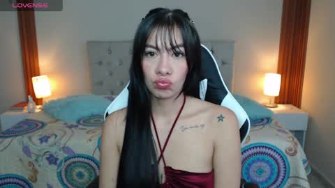 emiily_skinny online show from April 1, 2:47 pm