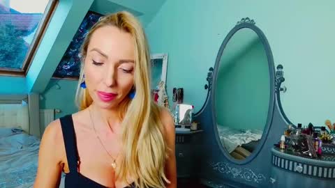 Emila online show from February 10, 3:42 pm