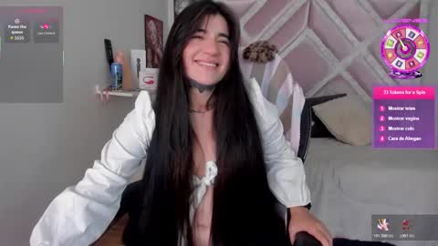 emilayton_ online show from February 12, 8:21 pm