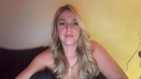 emilelovesyou online show from November 22, 5:10 am