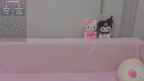 Snapshot of emili_blanc chatting on February 4, 2:28 am Emili online show from February 4, 2:28 am