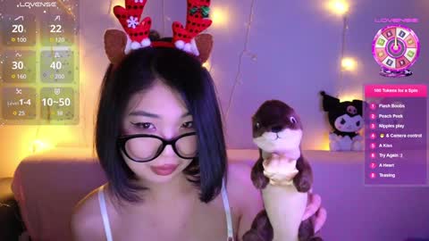 Snapshot of emili_blanc chatting on December 24, 11:28 am Emili online show from December 24, 11:28 am