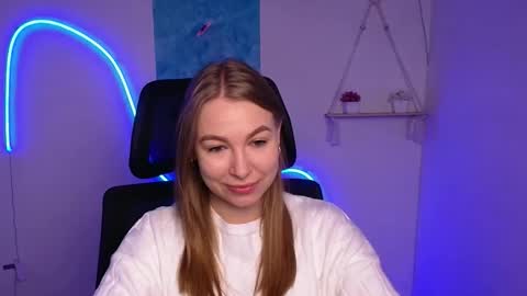 Emilia online show from November 3, 6:39 am