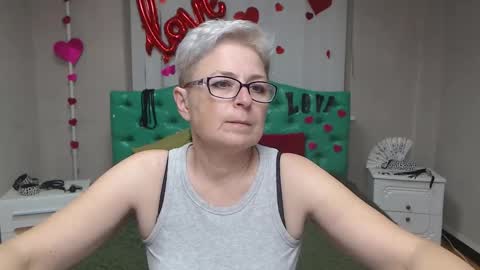 Snapshot of emiliagree chatting on October 14, 5:37 pm EmiliaGree online show from October 14, 5:37 pm