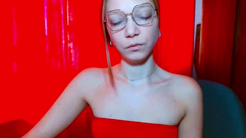 Emilly online show from February 4, 6:49 am