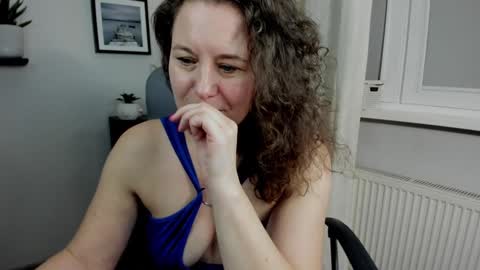 Snapshot of emilly_xkiss chatting on December 14, 6:41 pm Emilly online show from December 14, 6:41 pm