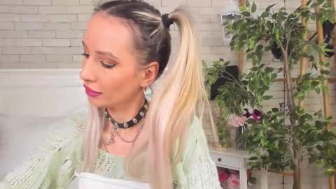 EMMA online show from September 24, 7:24 pm