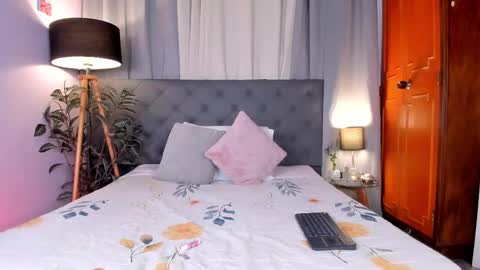 Snapshot of emillykiss1 chatting on October 9, 12:31 pm Emilly online show from October 9, 12:31 pm