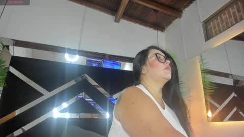 Snapshot of emily18__ chatting on March 7, 10:56 am Emily online show from March 7, 10:56 am