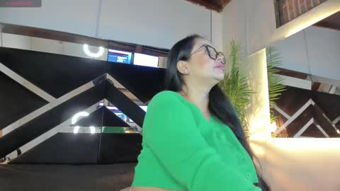 Snapshot of emily18__ chatting on February 21, 11:11 am Emily online show from February 21, 11:11 am