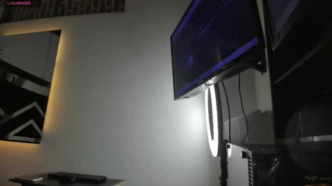 Snapshot of emily18__ chatting on February 27, 11:10 am Emily online show from February 27, 11:10 am