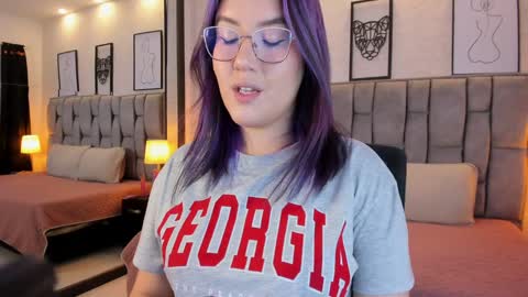 Snapshot of emily_5weet chatting on February 6, 3:59 am Emily online show from February 6, 3:59 am