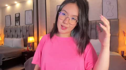 Snapshot of emily_5weet chatting on December 12, 3:43 am Emily online show from December 12, 3:43 am
