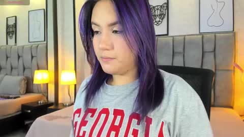 Snapshot of emily_5weet chatting on March 12, 3:35 am Emily online show from March 12, 3:35 am