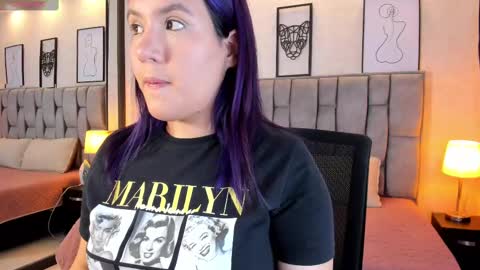 Snapshot of emily_5weet chatting on February 9, 5:08 am Emily online show from February 9, 5:08 am