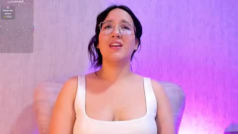 Snapshot of emily_5weet chatting on September 16, 4:42 am Emily online show from September 16, 4:42 am