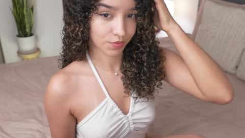 Snapshot of emily_johnson1 chatting on December 30, 1:04 am Juliana online show from December 30, 1:04 am