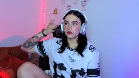 Emily Lindey online show from February 11, 4:25 am