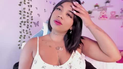 Snapshot of emily_restrepoo chatting on January 31, 5:40 am Emily online show from January 31, 5:40 am