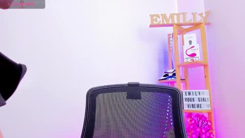 Snapshot of emily_sanderss1 chatting on September 11, 1:22 pm Emily online show from September 11, 1:22 pm