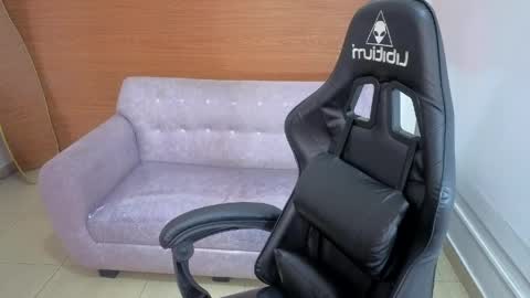 emily_smith_t online show from April 29, 9:20 pm