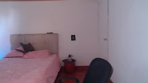 Emily  Swan online show from January 10, 7:43 pm