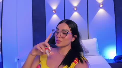emily_tolson online show from June 23, 9:46 pm