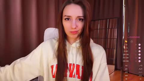 Snapshot of emily_w0w_ chatting on March 10, 7:00 am Lia online show from March 10, 7:00 am