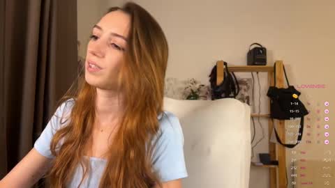 Snapshot of emily_w0w_ chatting on September 19, 4:39 pm Lia online show from September 19, 4:39 pm