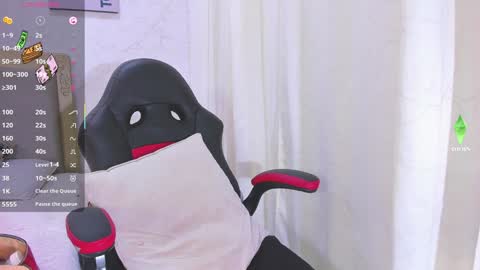 Snapshot of emilycastro_ chatting on February 5, 2:37 pm Emily online show from February 5, 2:37 pm